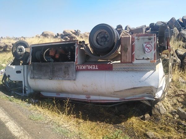 URFA’DA YAKIT TANKERİ  TAKLA ATTI! YARALILAR VAR