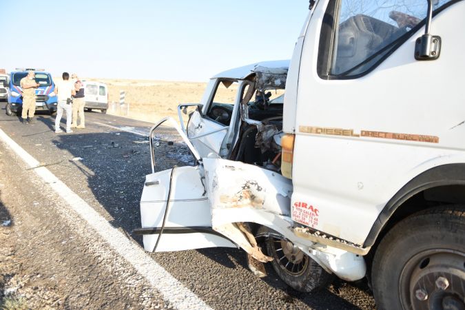 SURİYELİLER KAZA YAPTI: 2 ÖLÜ 2 YARALI