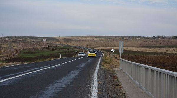 DAR YOLLAR TEHLİKE SAÇIYOR!