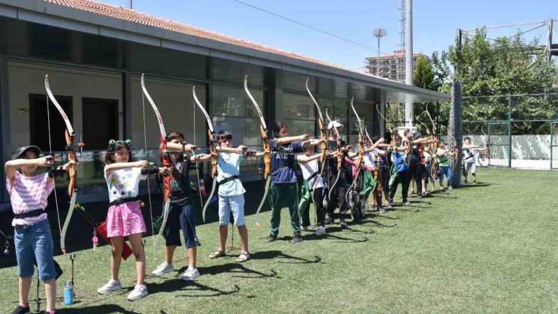 Depremzede çocuklar depremin izlerini sporla siliyor