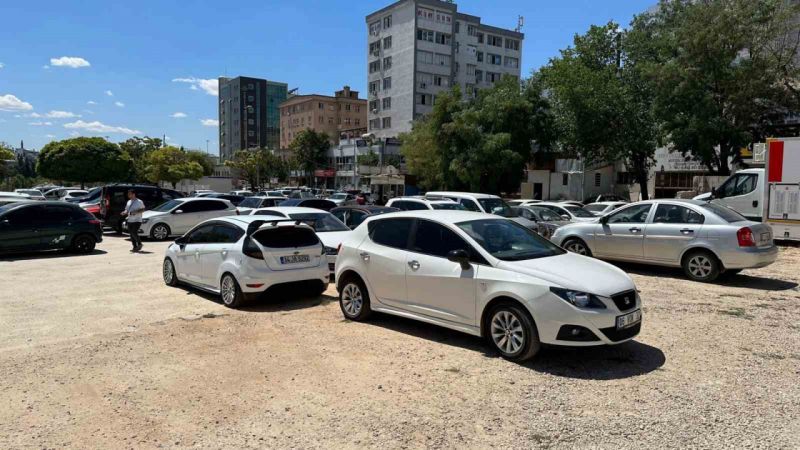 Deprem Bölgesinde Açık Otoparklar Doldu 