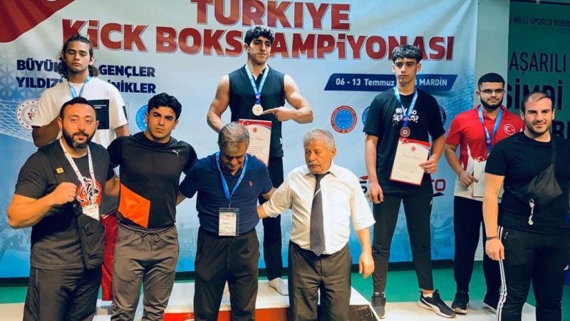  milli sporcu Çelik, Türkiye Kick Boks Şampiyonası’nda şampiyon oldu