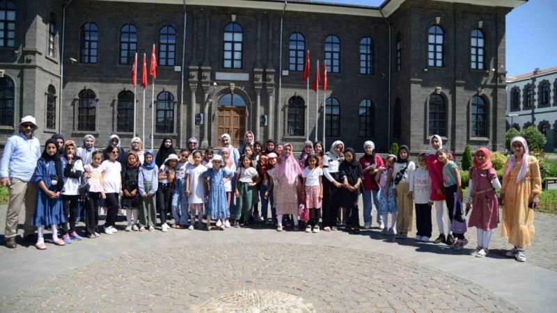 Öğrenciler Diyarbakır’ın tarihi mekanlarını gezdi