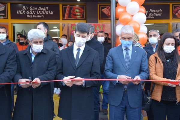 Gross Marketin Yeni Şubesini Kaymakam Ongu Açtı