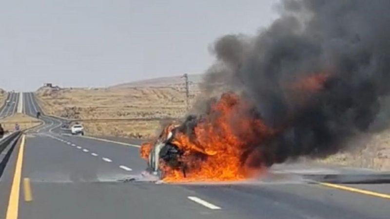 Diyarbakır-Şanlıurfa Yolunda Otomobilin Alevlere Teslim Olduğu Anlar: Nedeni Ne?