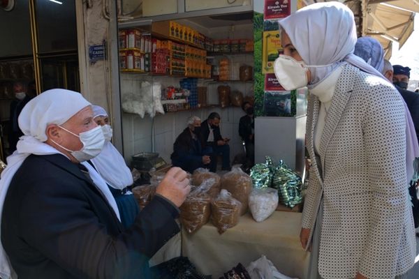 Başkan Ayşe Çakmak, Esnaf Ve Vatandaşları Ziyaret Etti