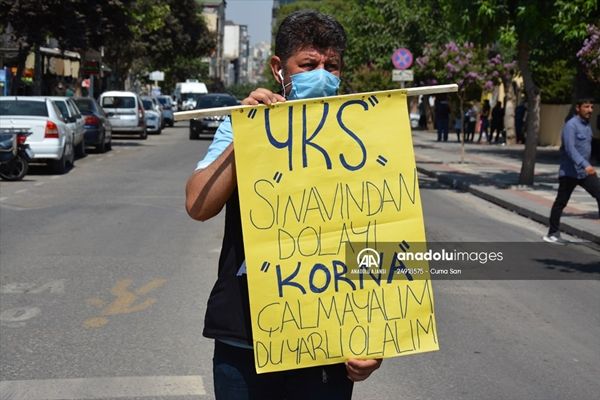 ŞANLIURFA’DA ZABITA MEMURUNDAN SÜRÜCÜLERE SINAVDAKİ ÖĞRENCİLERİN RAHATSIZ OLMAMASI İÇİN “KORNA ÇALMAMA” UYARISI