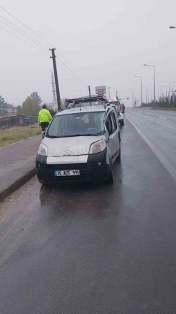 Tır, Hafif Ticari Araca Çarptı, 1 Yaralı