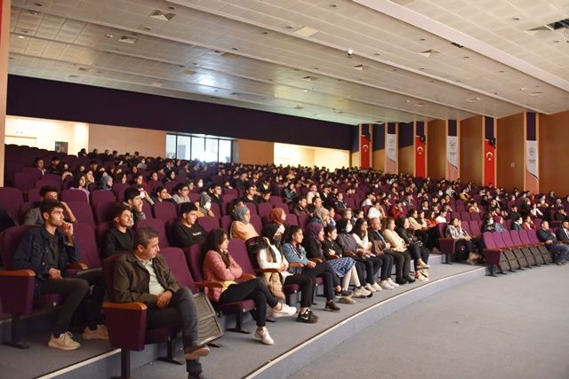 Siverek’te Madde Bağımlılığına Tiyatroyla Dikkat Çekildi