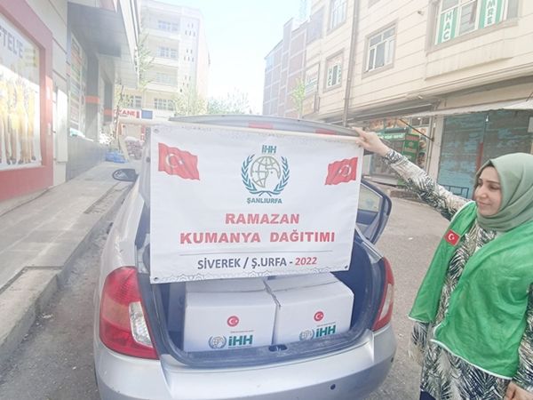 İHH’DAN BAYRAM ÖNCESİ SİVEREK’TE GIDA VE NAKİT PARA YARDIMI YAPILDI