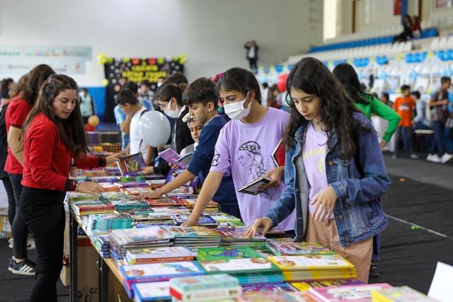 ilçedeki Kitap Fuarında Nüfusun 6 Katı Kitap Okuyucuyla Buluştu