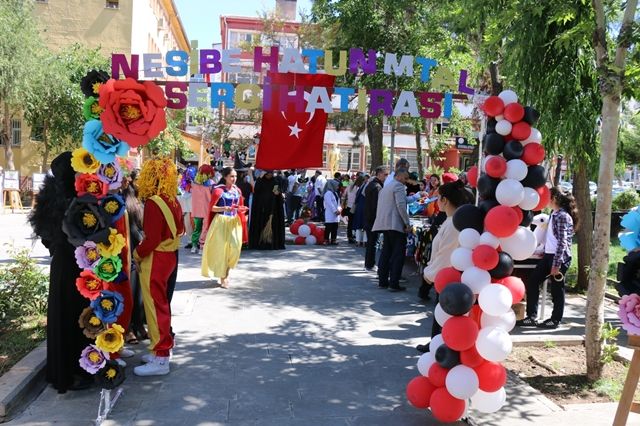 Siverek’te lise öğrencilerinin resim sergisi büyük beğeni topladı