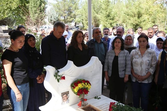 Hayatını kaybeden Şanlıurfalı vekil Siverek’te mezarı başında anıldı