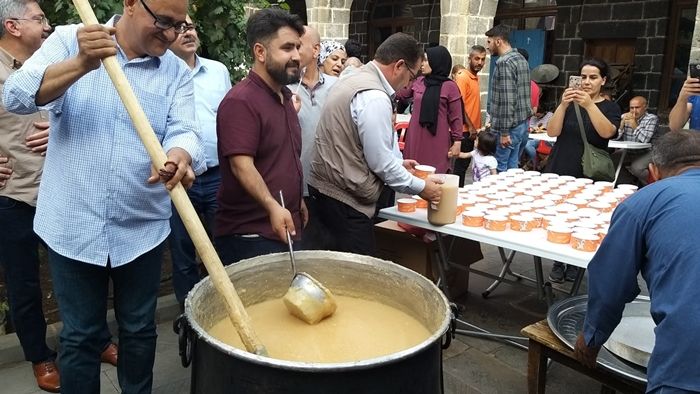 SİVEREK’İN ÜNLÜ ŞİRE ÜZÜMÜ İÇİN ŞENLİK DÜZENLENDİ