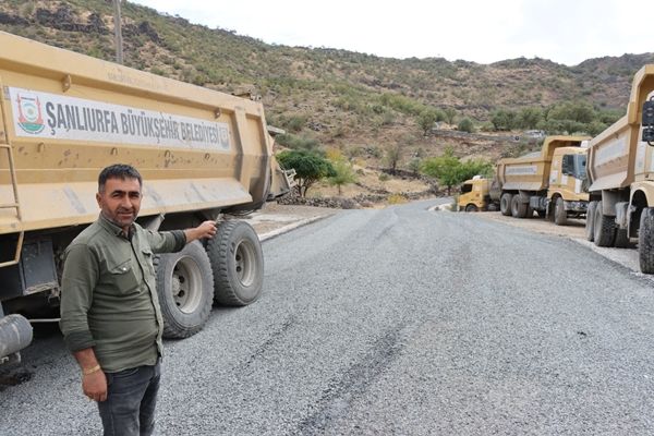 BÜYÜKŞEHİR’DEN SİVEREK KIRSALINDA YOL ÇALIŞMASI