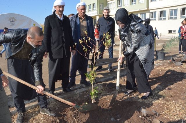 SİVEREK’TE FİDANLAR ‘GELECEĞE NEFES’ İÇİN DİKİLDİ