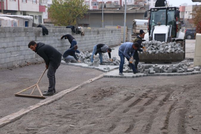 SİVEREK’TE ÜST YAPI YENİLEME ÇALIŞMALARI SÜRÜYOR