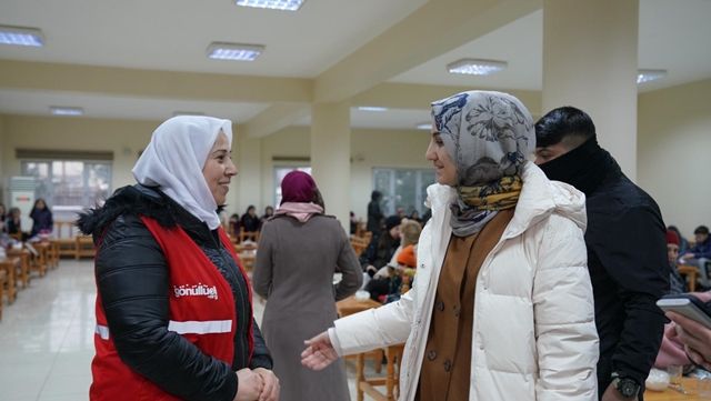 BAŞKAN ÇAKMAK DEPREMDEN ETKİLENEN VATANDAŞLARI YALNIZ BIRAKMADI