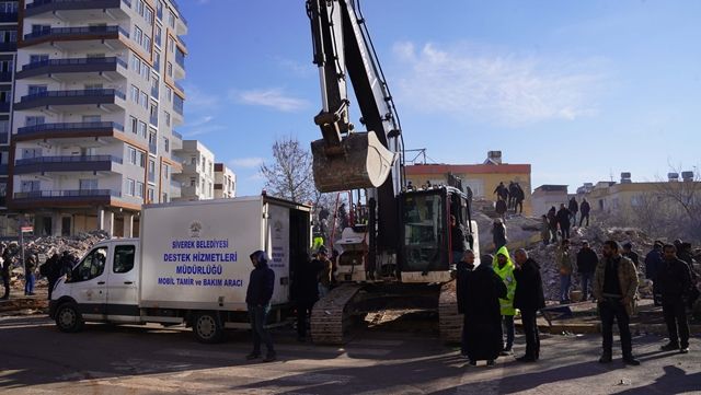 Siverek depremin ilk anında Adıyaman’a akın etti