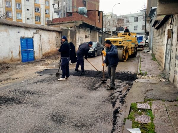 SİVEREK’TE BOZULAN YOLLAR ONARILIYOR