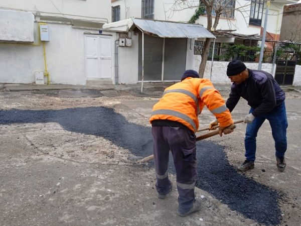 SİVEREK’TE YAĞIŞLARDAN YIPRANAN CADDELER ONARILIYOR