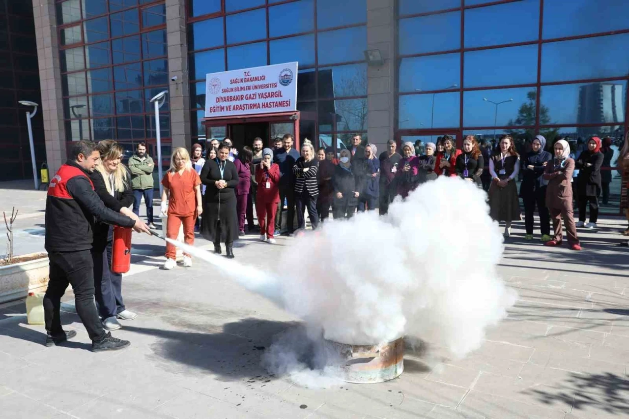 10 Bin Sağlık Personeline Yangın Eğitimi! Hastanelerde Acil Durumlara Karşı Önlemler Alınıyor