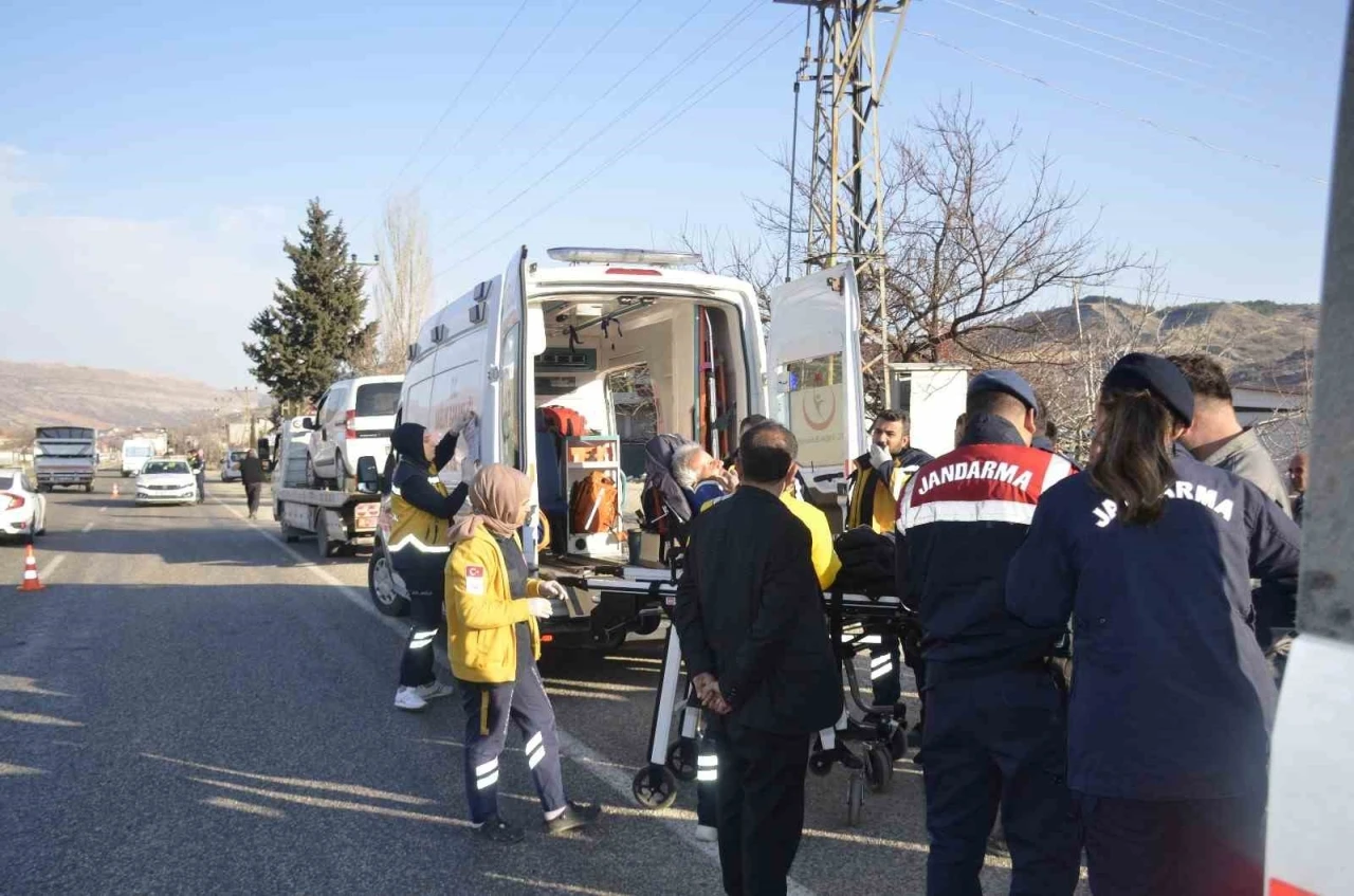 16 Yaşındaki Çocuğun Trafik Kazası 3 Yaralı