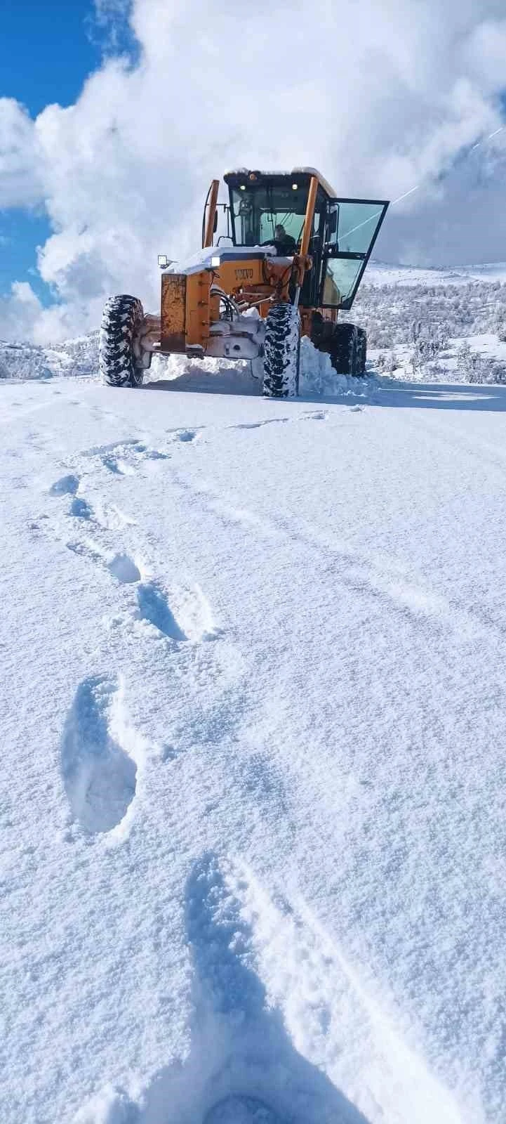 19 Köy Yolu Ulaşıma Kapandı