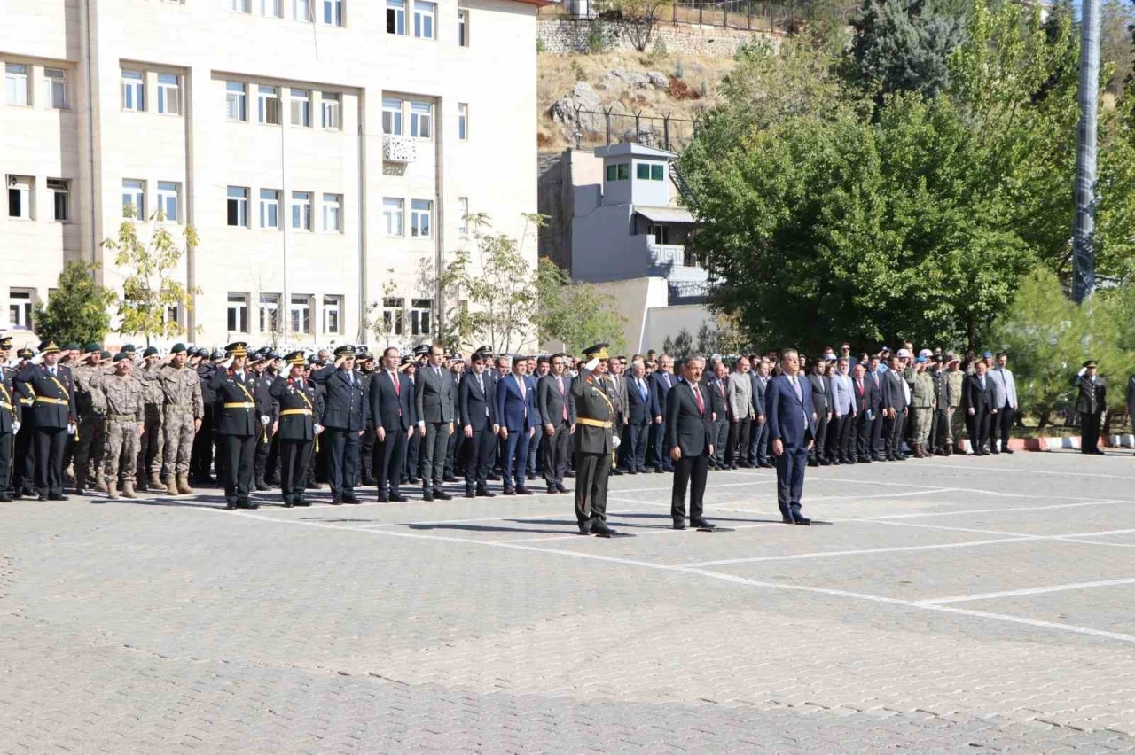 29 Ekim Cumhuriyet Bayramı Kutlamaları Çelenk Töreni ile Başladı