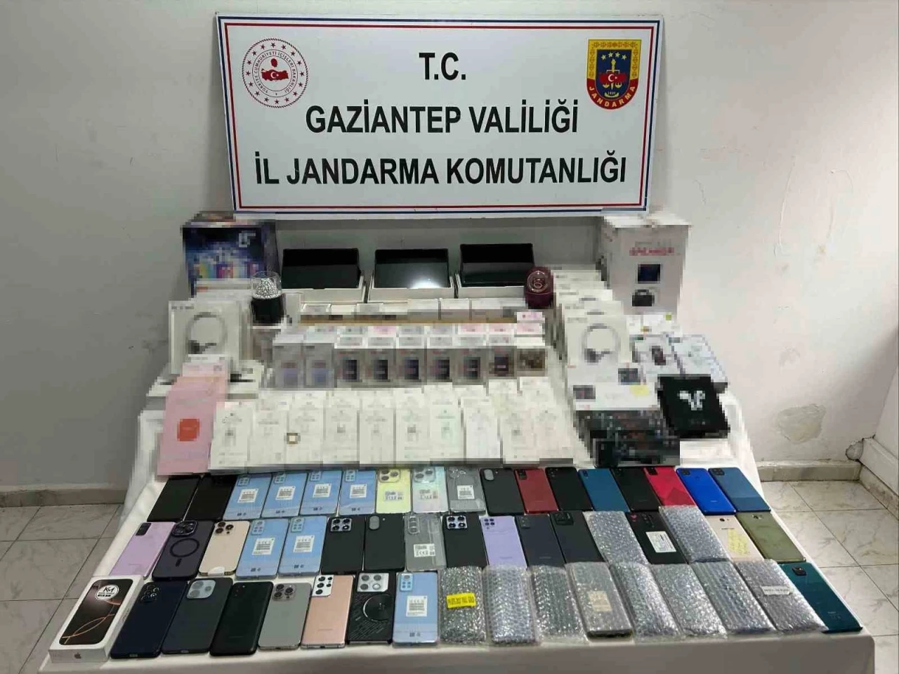 3 Milyon TL Değerinde Kaçak Elektronik Eşya Ele Geçirildi: 3 Gözaltı