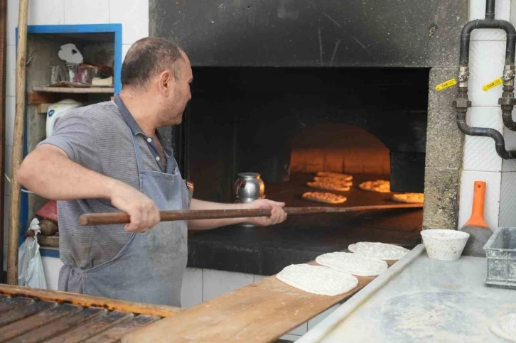 40 Derecelik Sıcakta 300 Derecelik Ateş Başında Zorlu Mesai