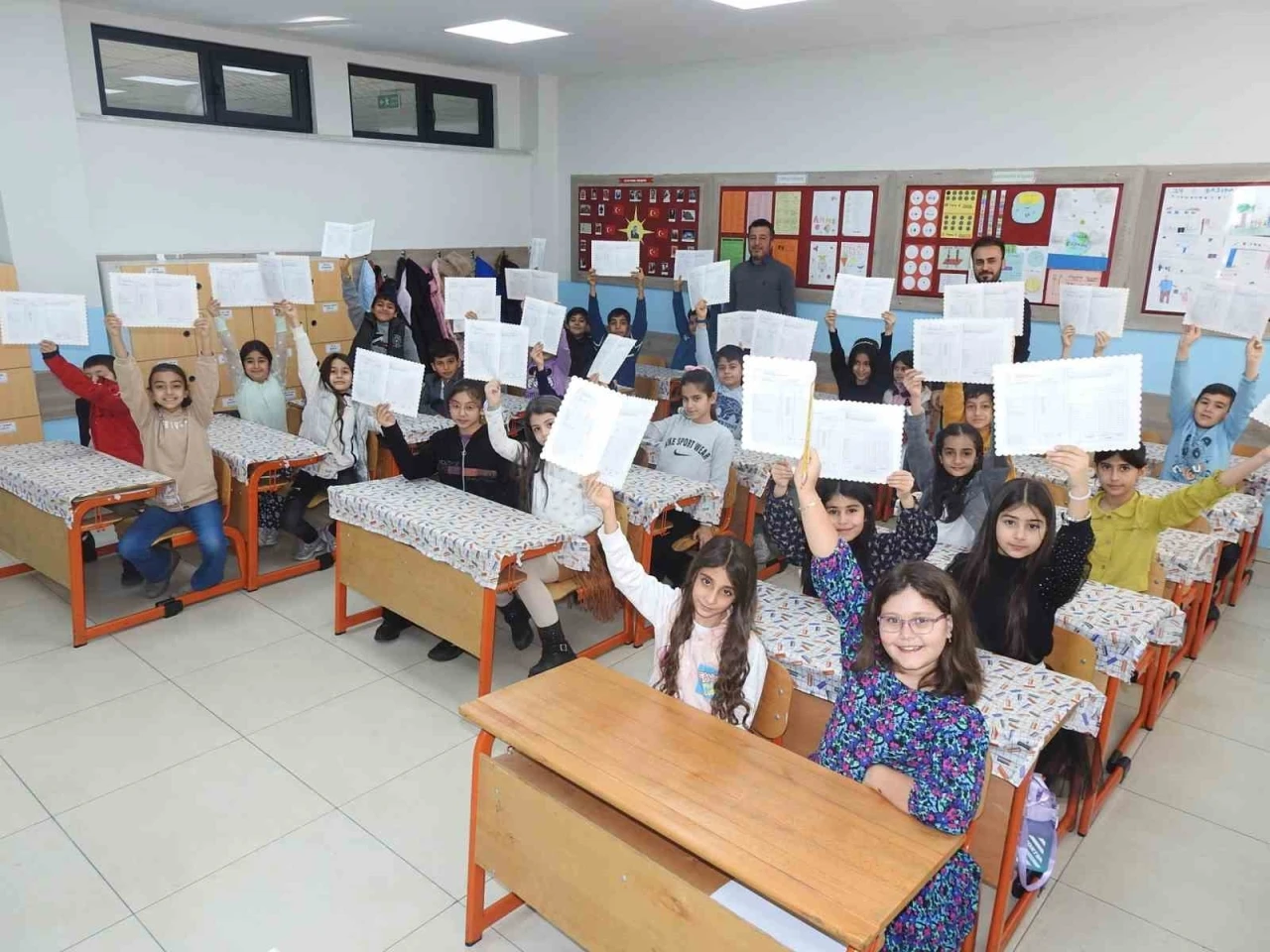 707 Bini Aşkın Öğrenci Karne Aldı