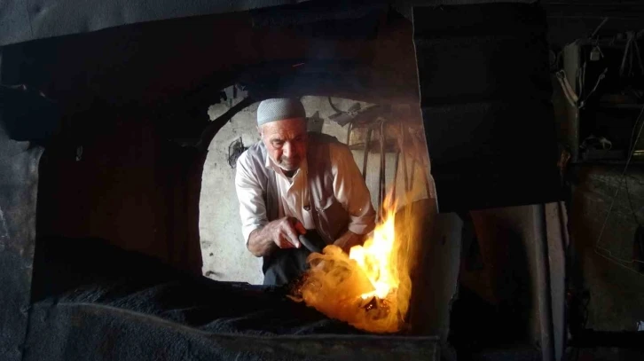 Abdullah Sayış Mesleğini Yaşatmaya Devam Ediyor