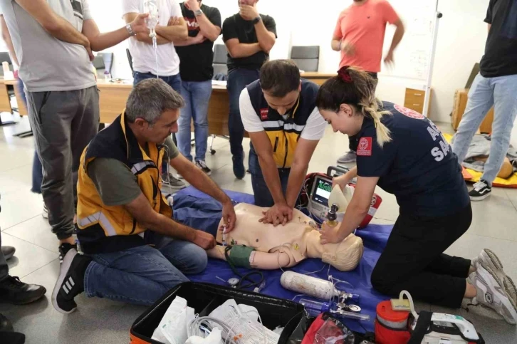  Acil Sağlık Çalışanları Hayati Bilgilerle Donatılıyor