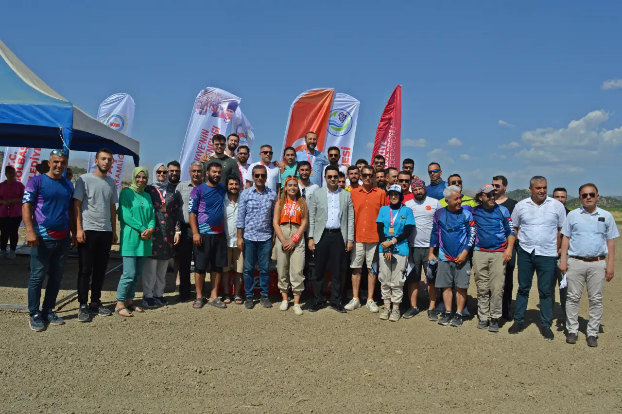 Adıyaman'da Güneydoğu Anadolu Bölgesi Yamaç Paraşütü Hedef Şampiyonası Tamamlandı