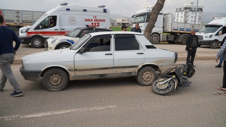 Adıyaman'da Otomobil ile Çarpışan Motosikletin Sürücüsü Yaralandı