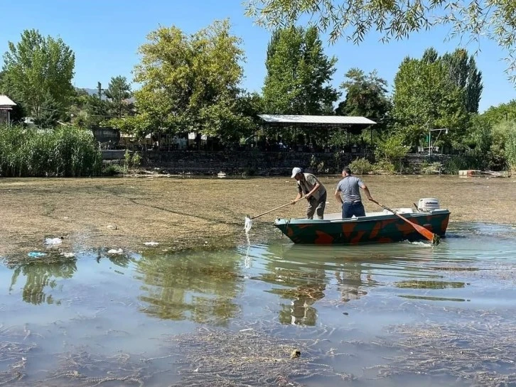 Adıyaman Gölbaşı'nda Doğa Koruma Ekipleri Çöpleri Temizliyor