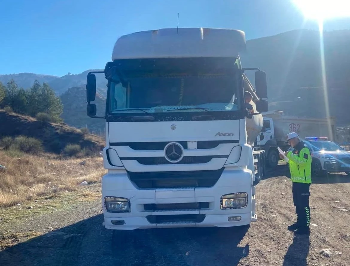 Ağır Tonajlı Araçlara Sıkı Denetim Aşırı Yük Taşıyanlara Ceza