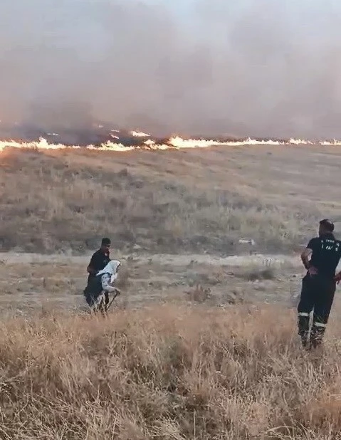 Alevlerin Arasından Kahramanlıkla Kurtarılan Yaşlı Kadın