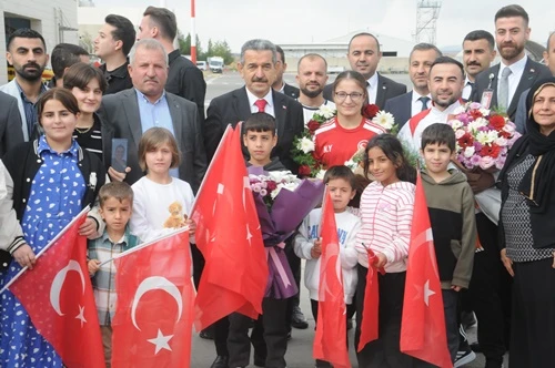 Avrupa Şampiyonu Nurselen Yalgettekin, Memleketi Cizre’de Görkemli Törenle Karşılandı