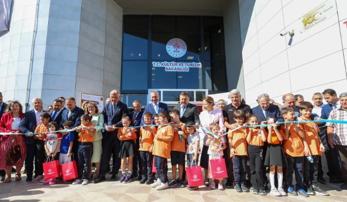 Bakan Ersoy, Gaziantep’te Münif Paşa 100. Yıl İl Halk Kütüphanesi’nin Açılışını Yaptı