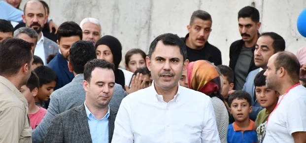 Bakan Murat Kurum, Adıyaman’da Çocuklarla Halı Saha Maçı Yaptı