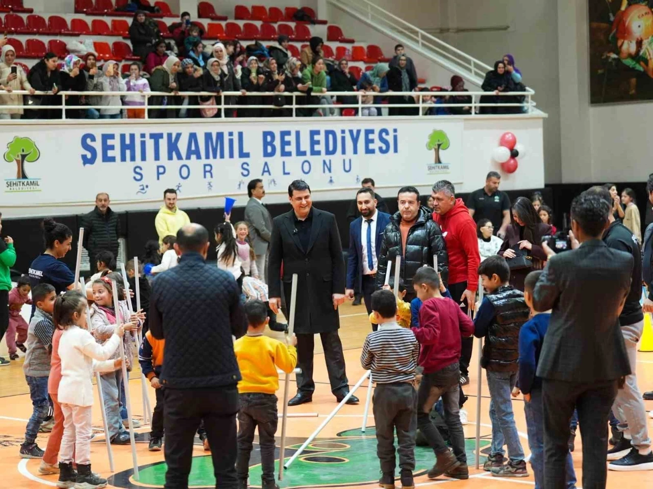  Başkan Umut Yılmaz’dan Çocuklara Karne Hediyesi “Sömestir Şenliği”