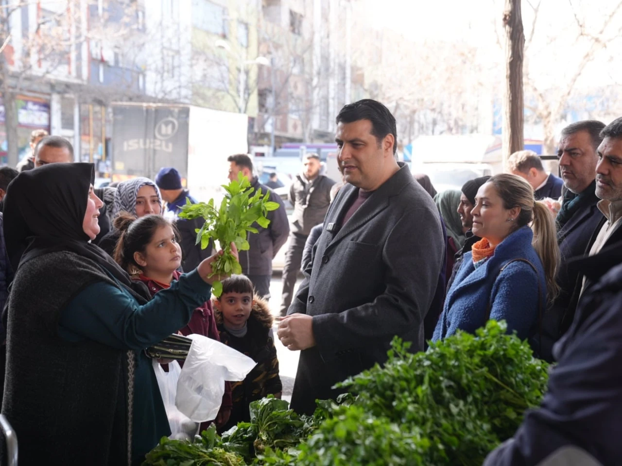 Başkan Yılmaz’dan Pazar Yerlerine Ziyaret: Halkın Talepleri ve Fiyat Denetimi