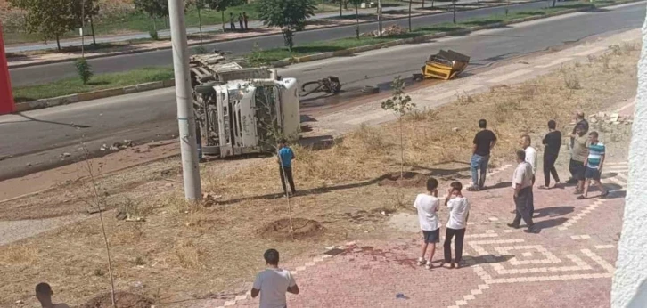 Batman'da Yokuş Aşağı İnen Kamyon Devrildi