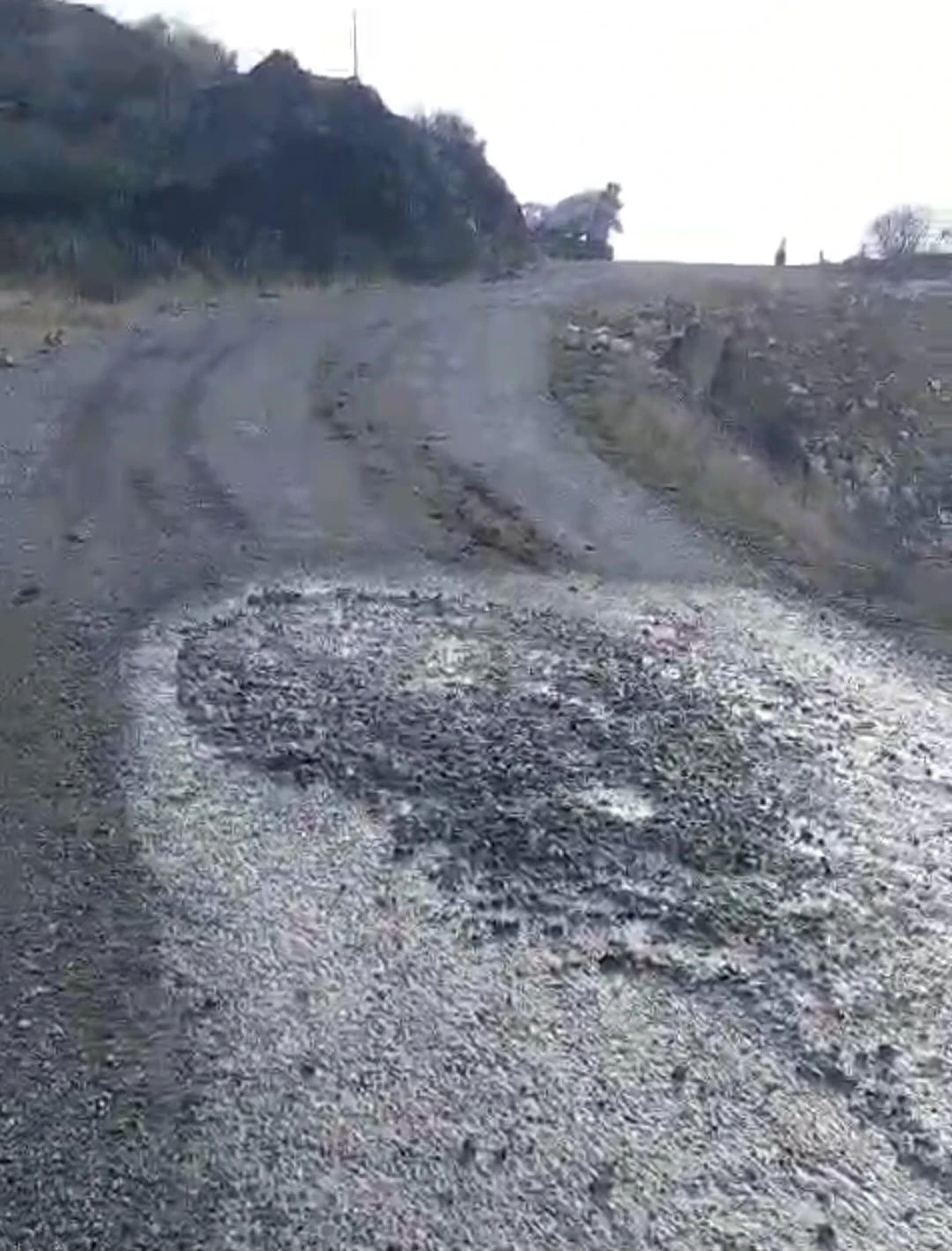 Beton Mikserinin Yola Çimento Döktüğü Olay Tepkilere Neden Oldu