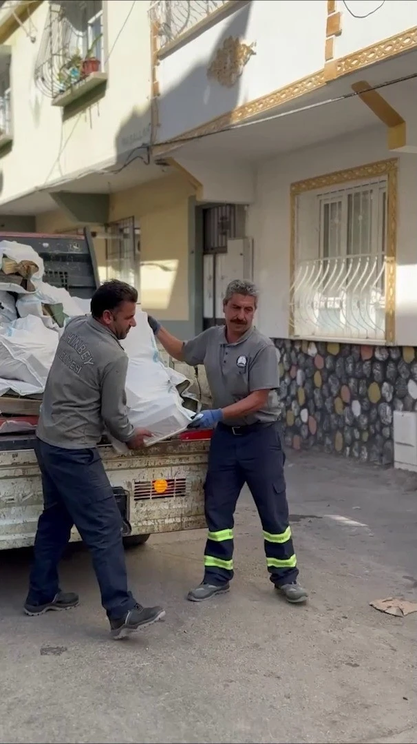 Budanan Ağaçlar İhtiyaç Sahiplerine Yakacak Olarak Dağıtılıyor