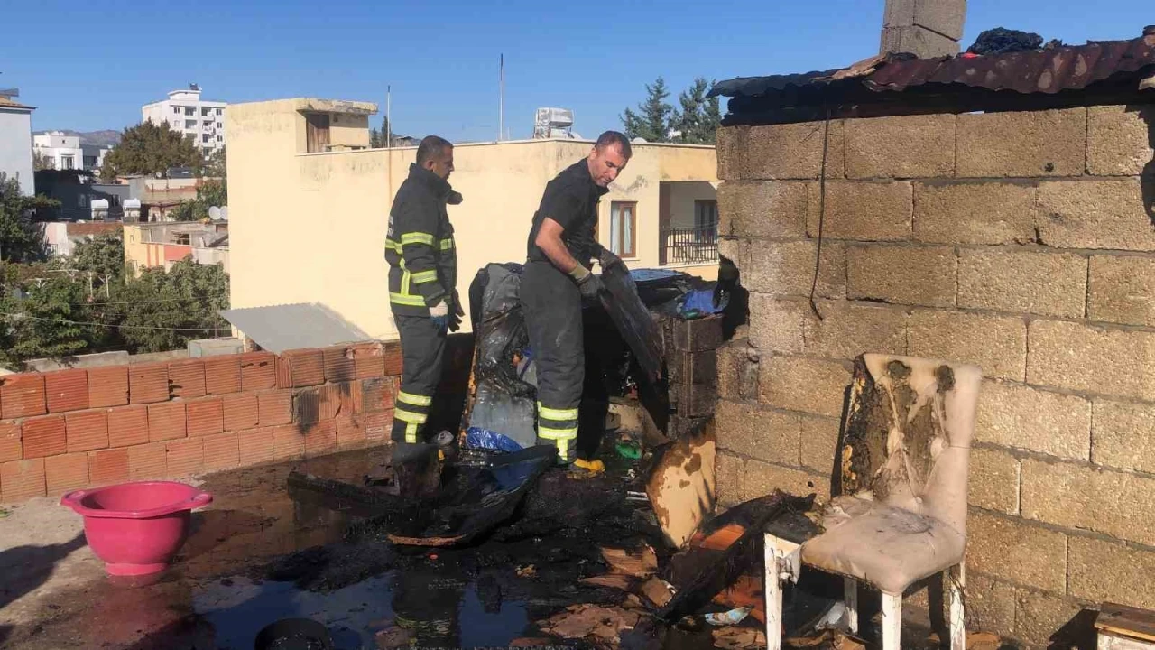 Çatıda Çıkan Yangın Korku Dolu Anlar Yaşattı