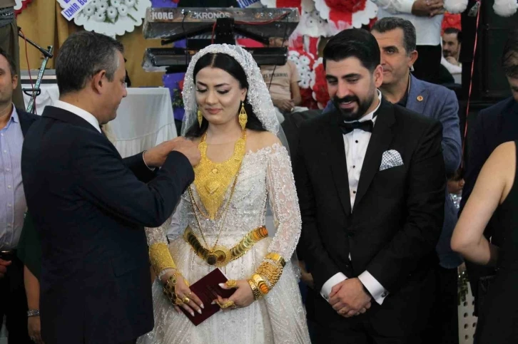 CHP Genel Başkanı Özgür Özel, Mardin'de Nikah Şahidi Oldu