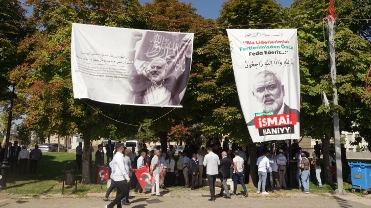 CHP’lilerden Haniye’nin Posterine Tepki